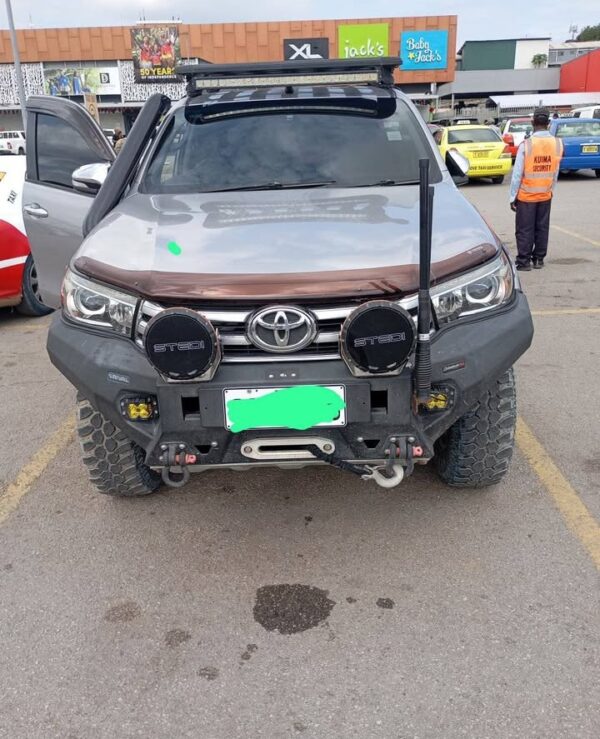 toyota hilux sr5