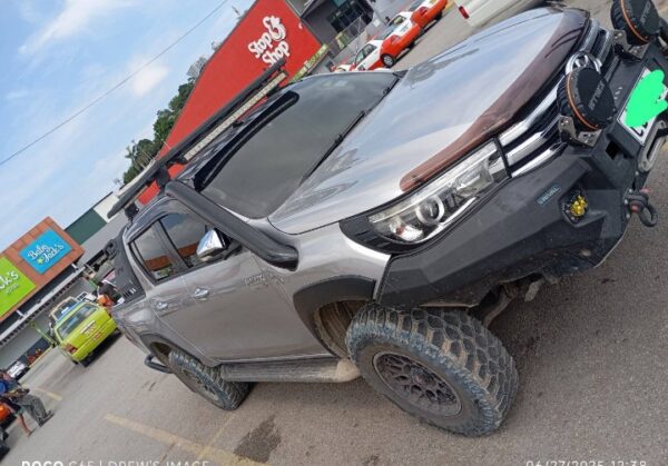 toyota hilux sr5