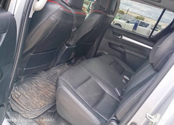 toyota hilux sr5