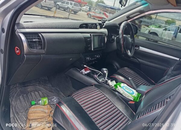 toyota hilux sr5
